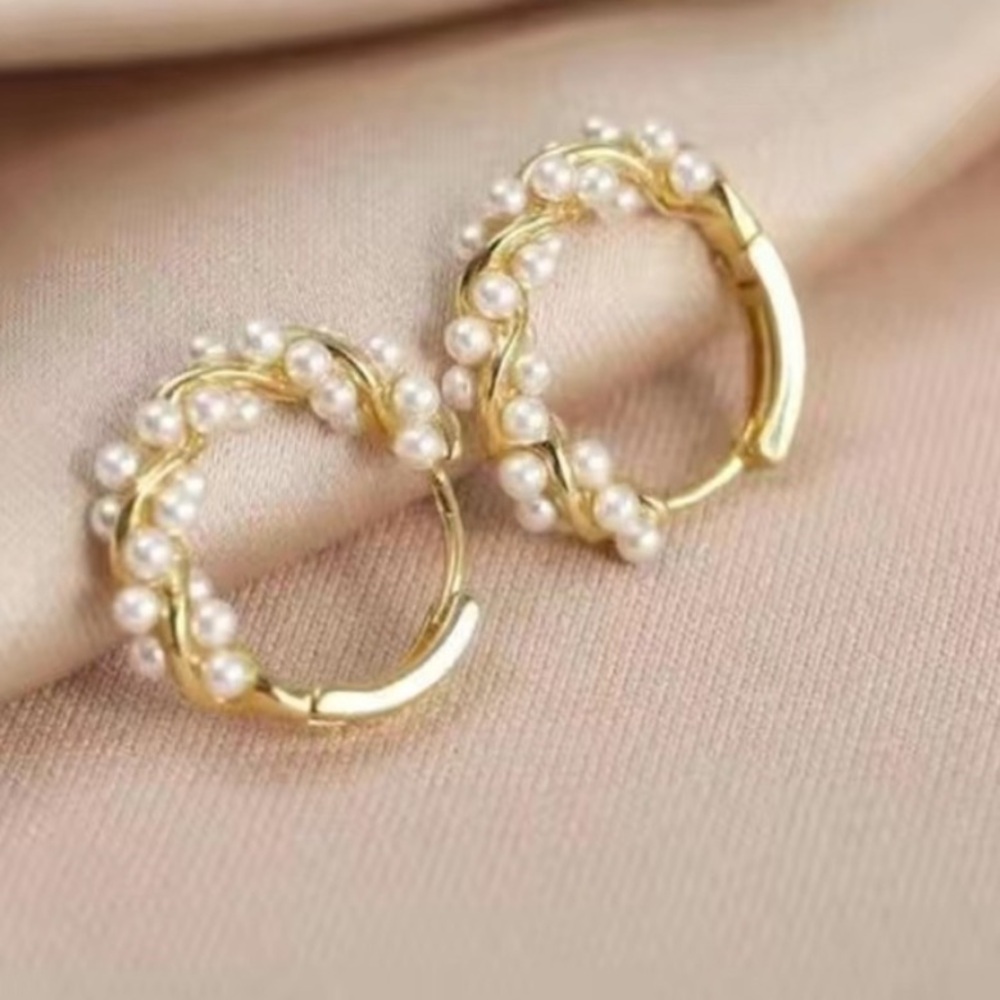 Earrings- Petite&classy. Pearl Beads wrapped over .5” diam. NIP casual to dressy - Picture 4 of 6